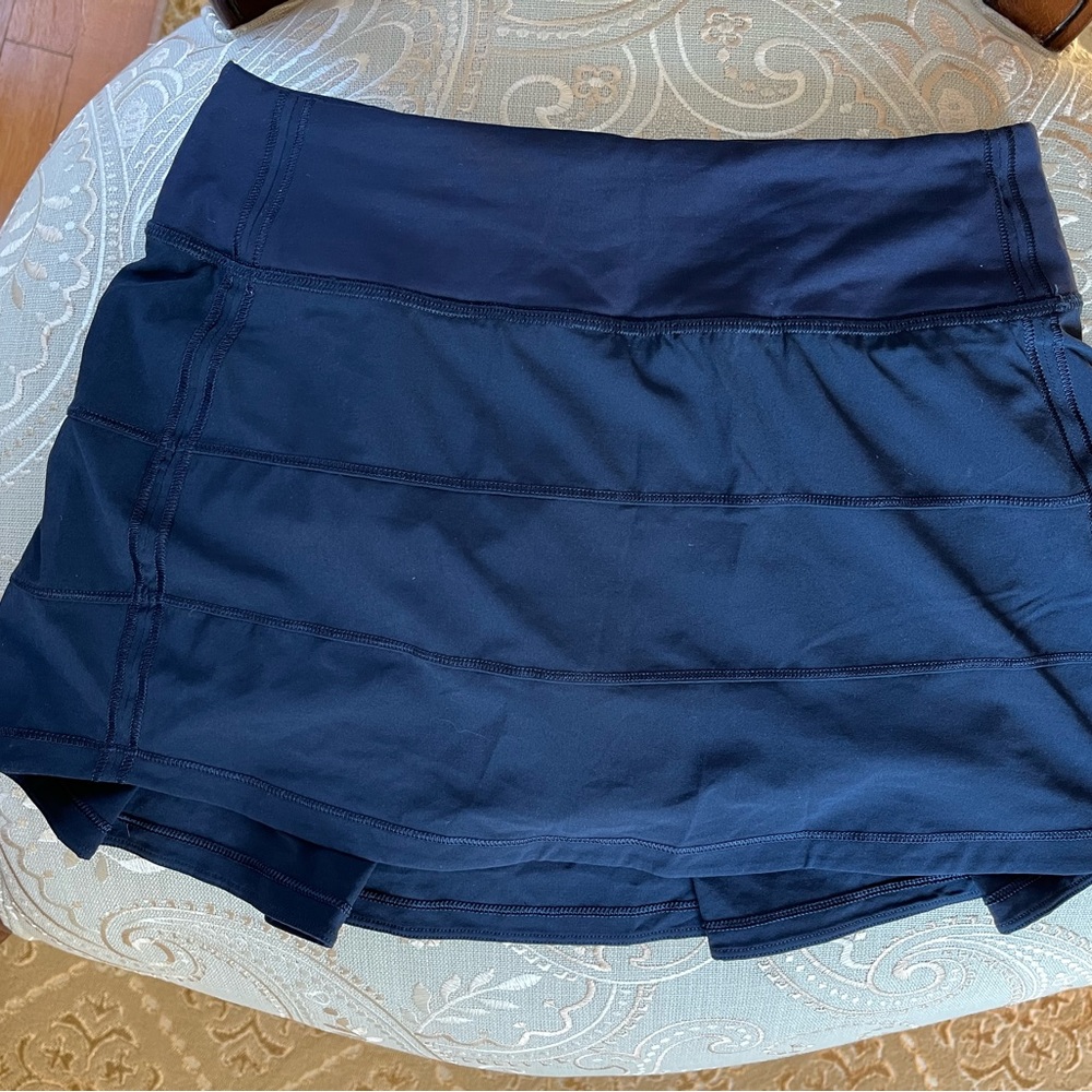 Lululemon skort- Navy Pace Rival Mid-Rise Skirt Size 2